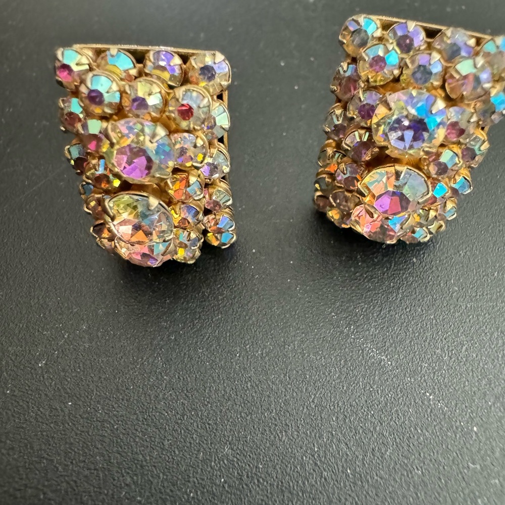 Aurora Borealis bracelet and earrings vintage 7”x1”. Chain missing. see other ad